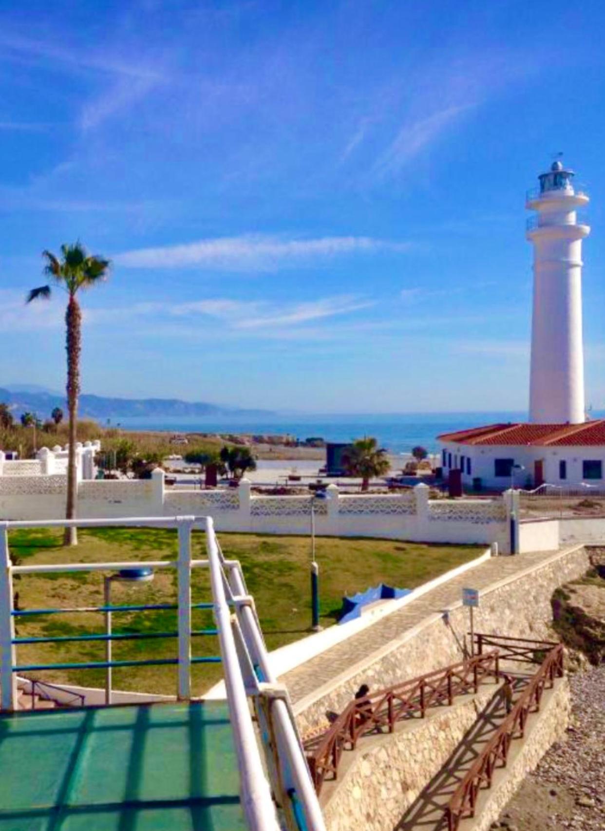 Spacious 1 Bedroom Apartment, Beach Front, Torrox Costa Zewnętrze zdjęcie