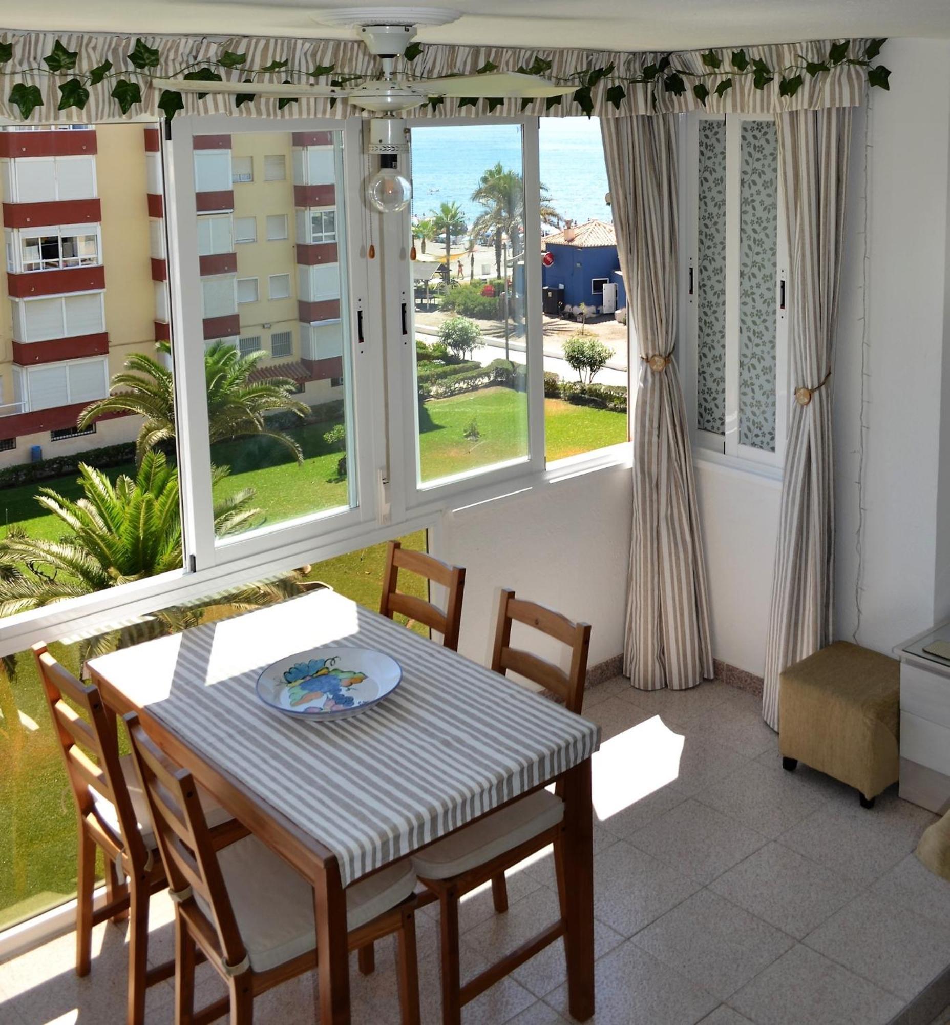 Spacious 1 Bedroom Apartment, Beach Front, Torrox Costa Zewnętrze zdjęcie
