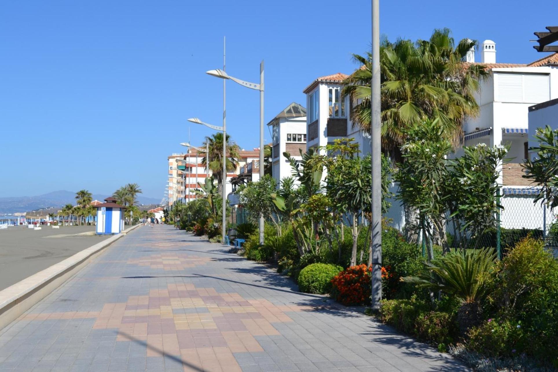 Spacious 1 Bedroom Apartment, Beach Front, Torrox Costa Zewnętrze zdjęcie