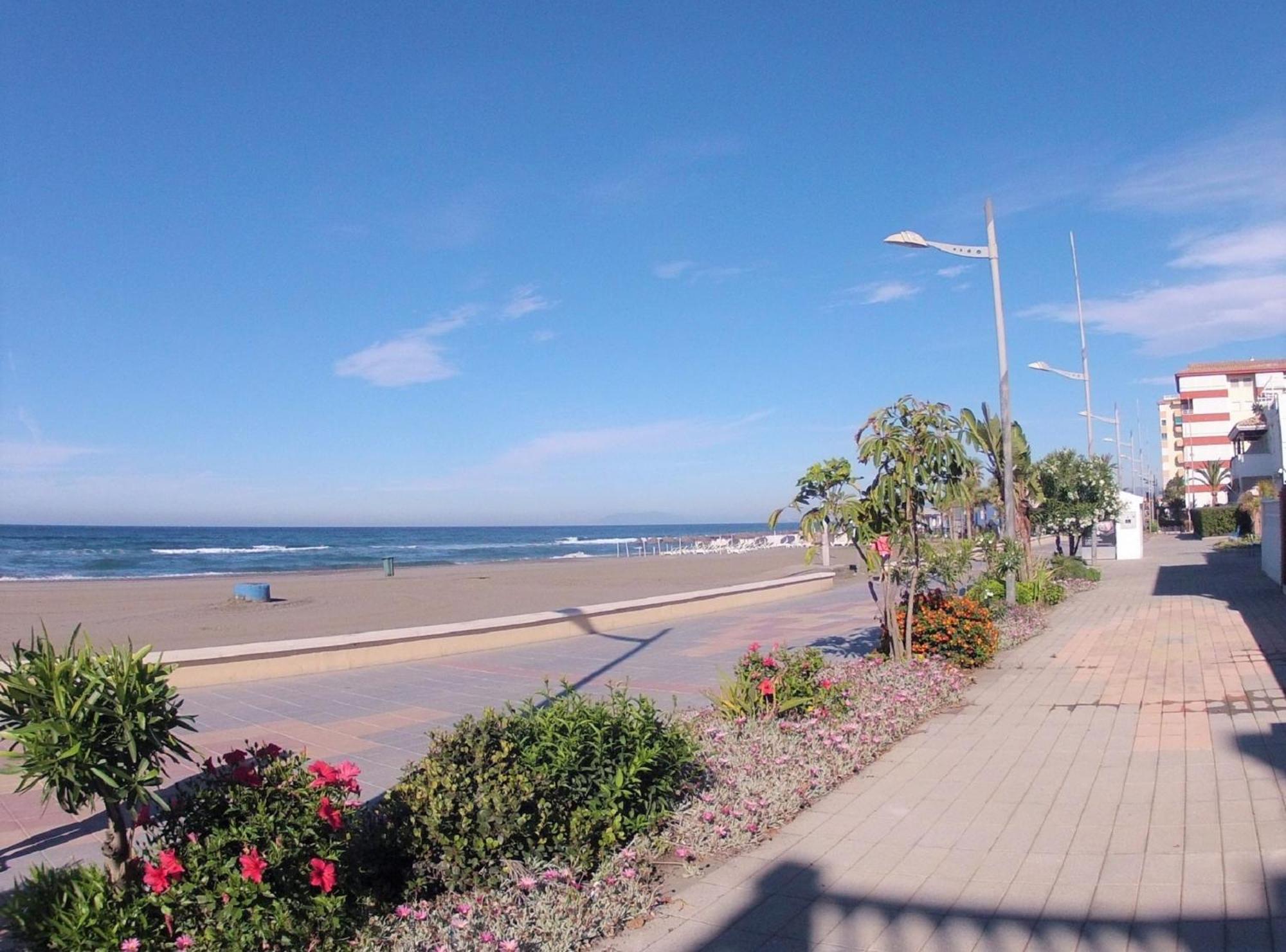 Spacious 1 Bedroom Apartment, Beach Front, Torrox Costa Zewnętrze zdjęcie