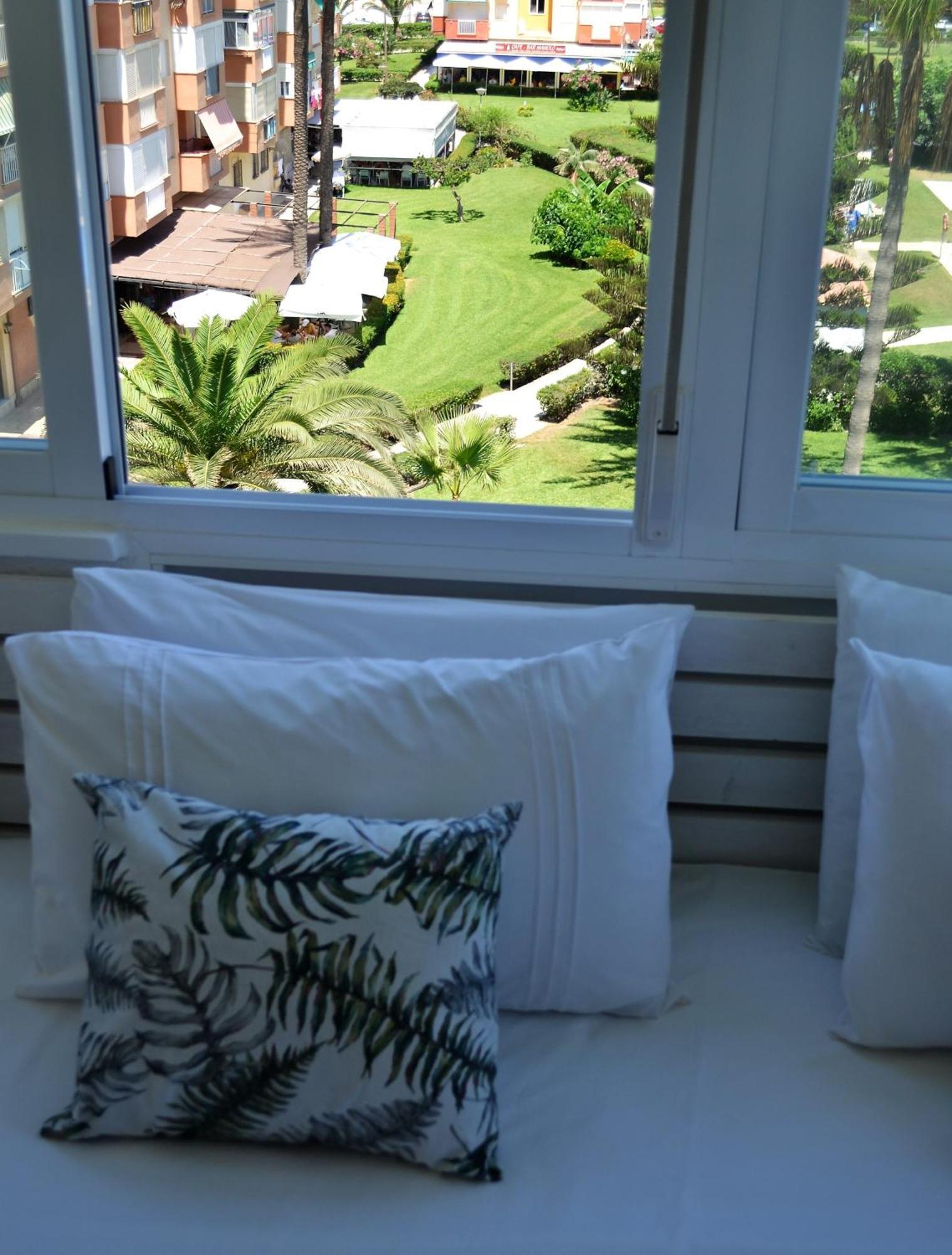 Spacious 1 Bedroom Apartment, Beach Front, Torrox Costa Zewnętrze zdjęcie