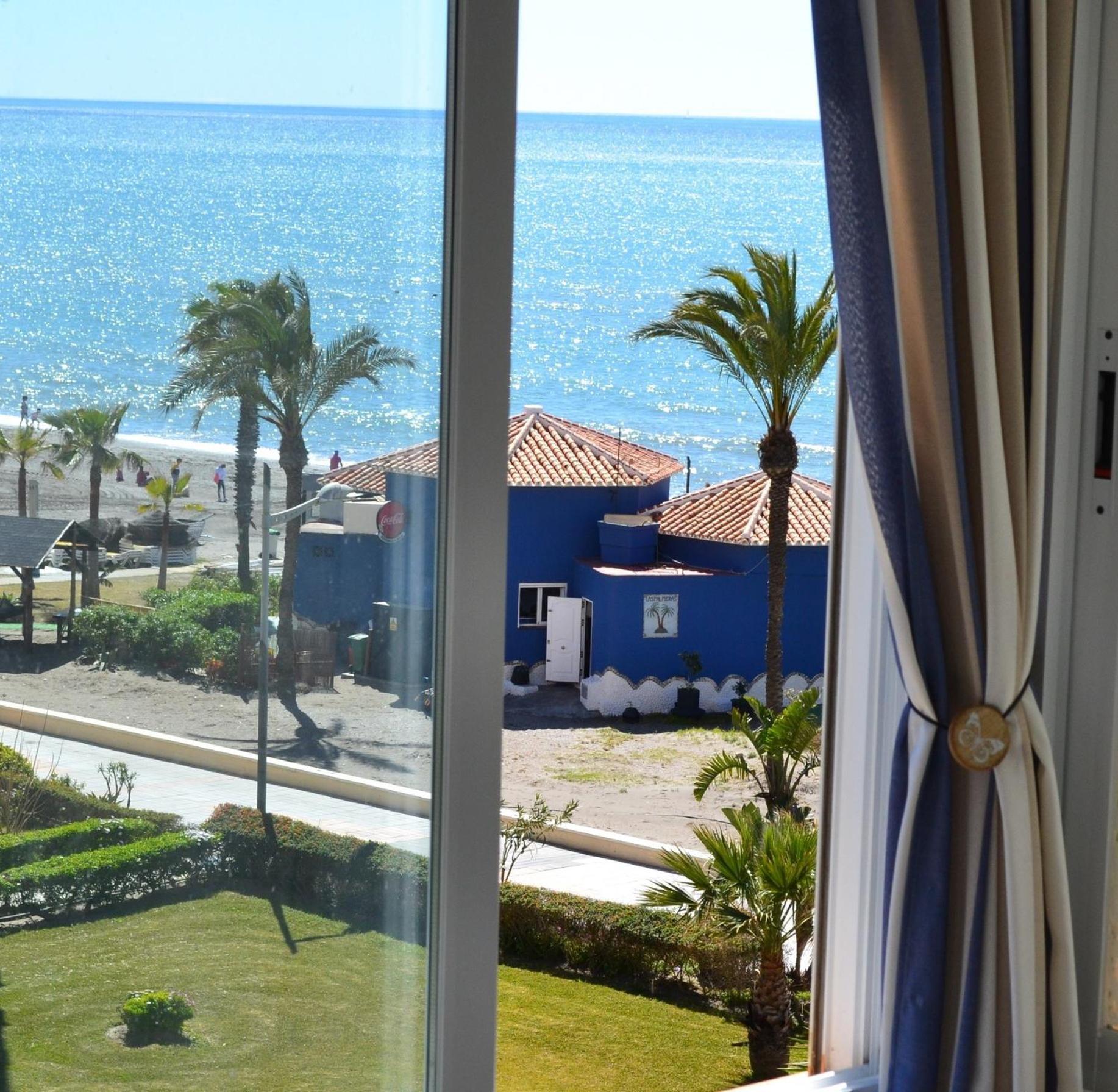 Spacious 1 Bedroom Apartment, Beach Front, Torrox Costa Zewnętrze zdjęcie