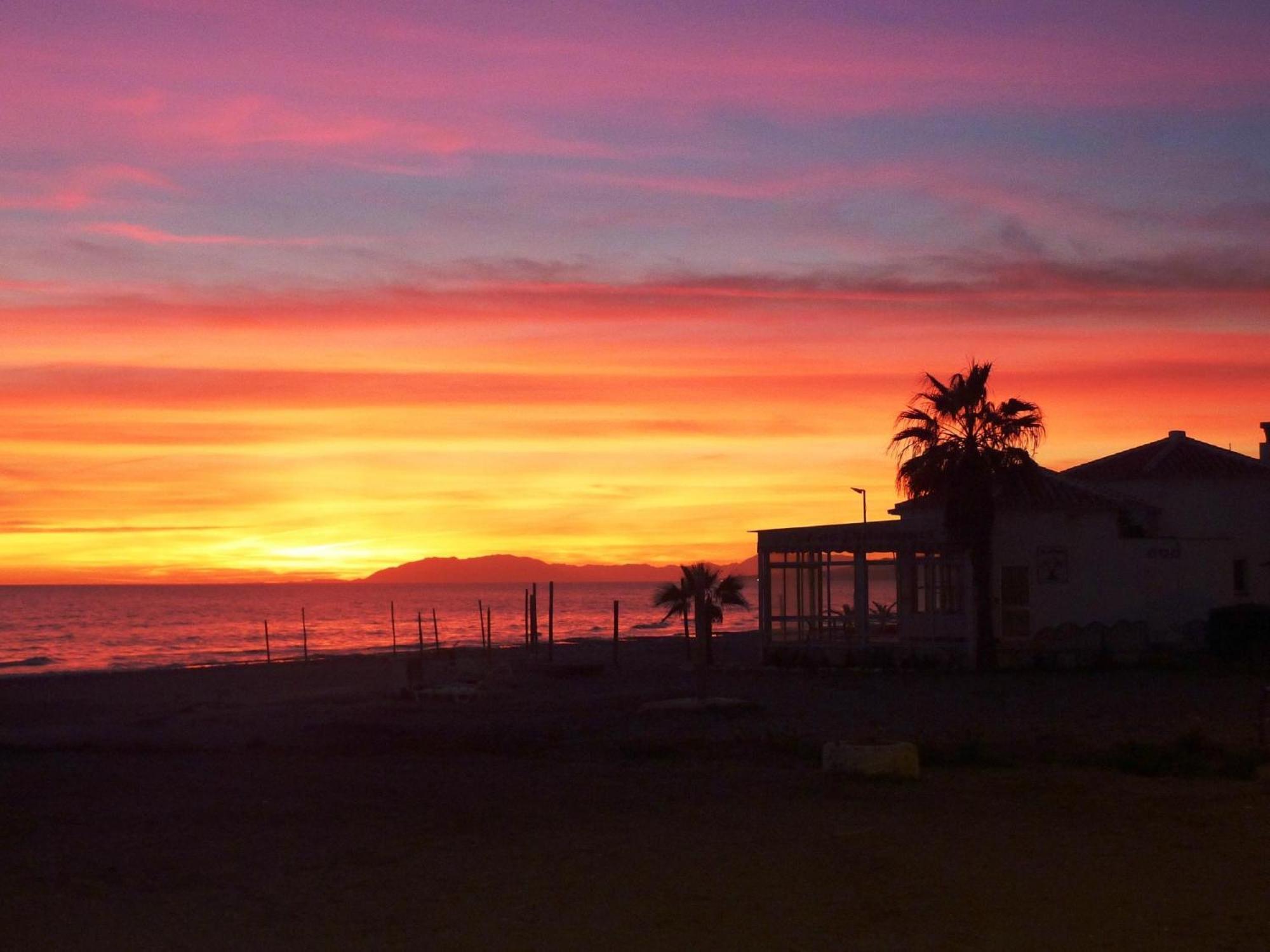 Spacious 1 Bedroom Apartment, Beach Front, Torrox Costa Zewnętrze zdjęcie